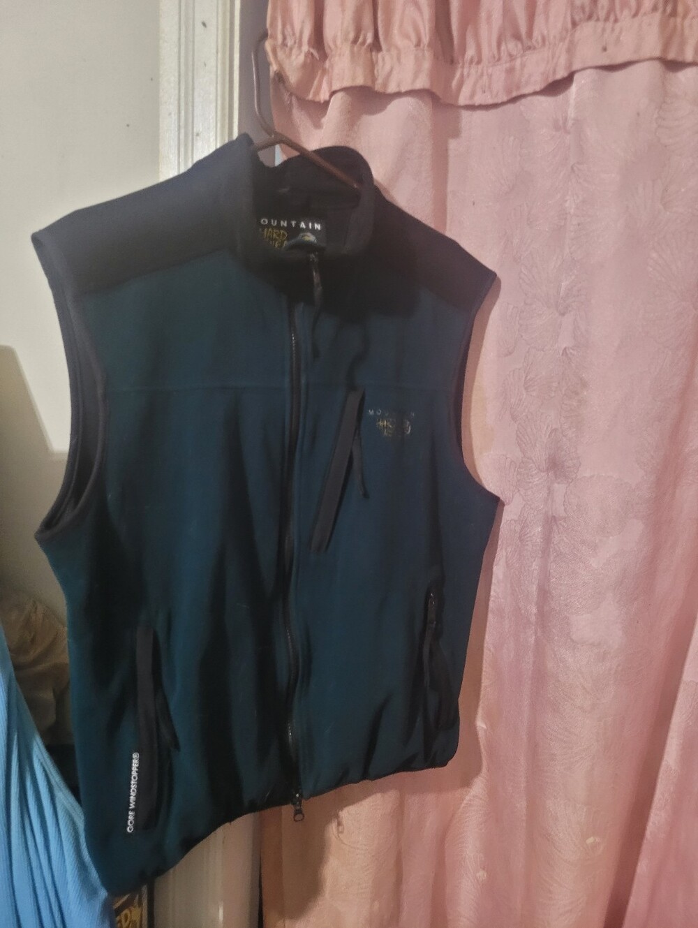 Mountain Hardwear Black Men's Performance Jacket with Logo Detail